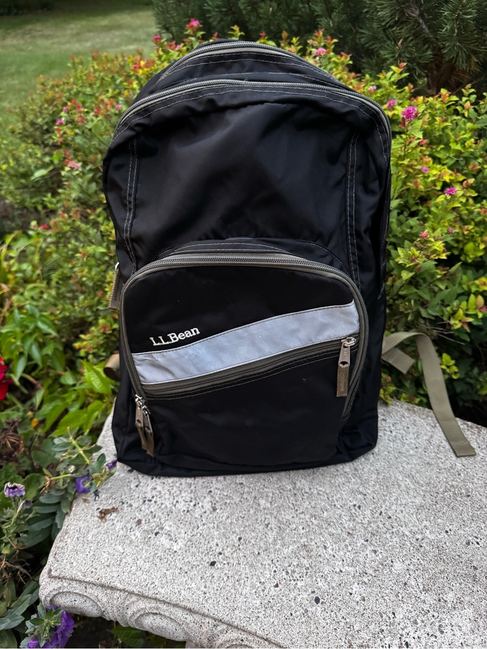 L.L. Bean DeLuxe Black Backpack with Gray Reflective Accent Laptop Hiking